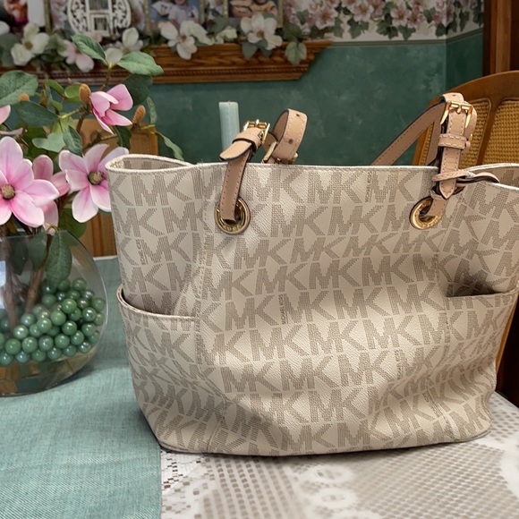 BEAUTIFUL…….GREAT for spring/summer MICHAEL KORS BAG - Picture 2 of 9